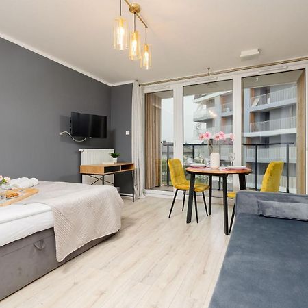 Studio With Balcony Warsaw Kokoryczki By Noclegi Renters Exterior foto