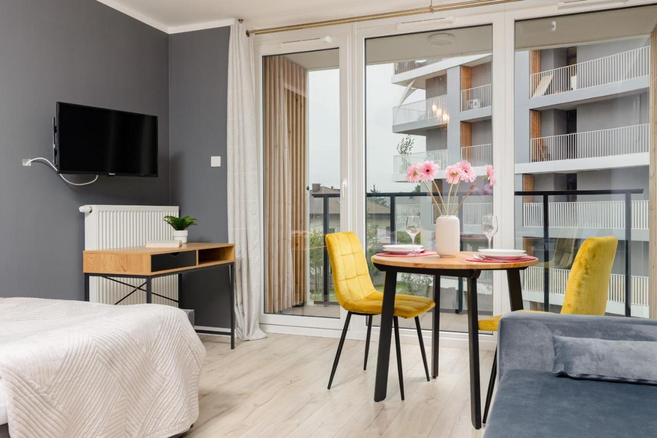 Studio With Balcony Warsaw Kokoryczki By Noclegi Renters Exterior foto